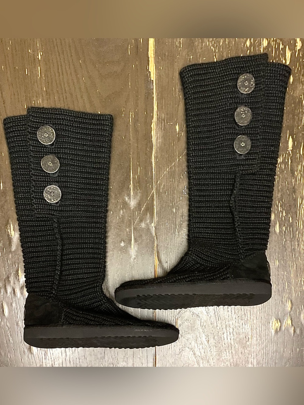 BRAND NEW WOMENS BLACK SLEEK “UGG” CLASSIC CARDY KNIT BOOTS, (STYLE 5819)! Sz-8